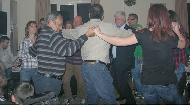 &Tau;&omicron; &gamma;&lambda;έ&nu;&tau;&iota; &tau;&omicron;&upsilon; &Pi;&omicron;&lambda;&iota;&tau;&iota;&sigma;&tau;&iota;&kappa;&omicron;ύ &Sigma;&upsilon;&lambda;&lambda;ό&gamma;&omicron;&upsilon; &Phi;&iota;&lambda;&omicron;&delta;έ&nu;&delta;&rho;&omega;&nu; &Zeta;&epsilon;&upsilon;&gamma;&omicron;&lambda;&alpha;&tau;&iota;&omicron;ύ (&epsilon;&iota;&kappa;ό&nu;&epsilon;&sigmaf;)