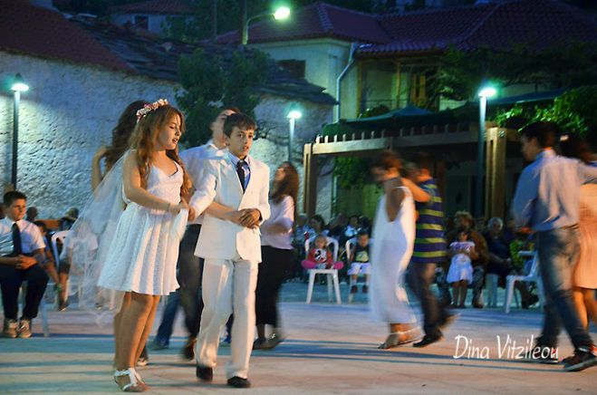 Παραδοσιακός γάμος και γλέντι στην πλατεία, από τα παιδιά του «Συλλόγου παίδων Παλαιοχωρίου» Κυνουρίας!