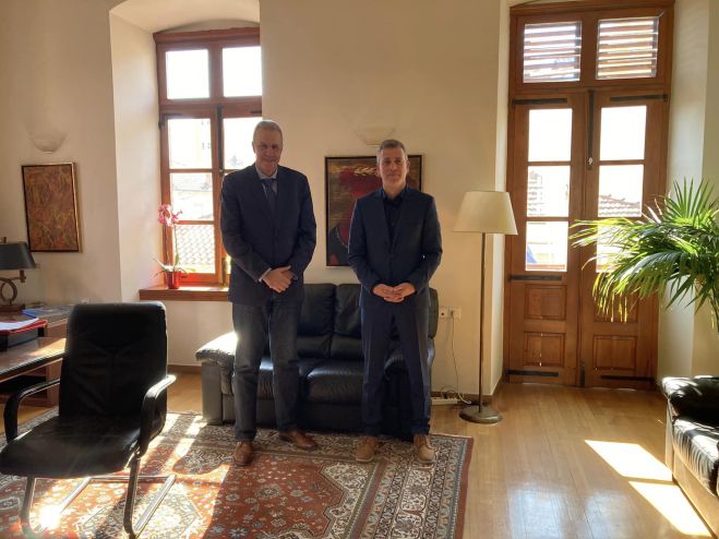 "&Eta; &pi;&rho;&omicron;&omicron;&delta;&epsilon;&upsilon;&tau;&iota;&kappa;ή &kappa;&upsilon;&beta;έ&rho;&nu;&eta;&sigma;&eta; &epsilon;&gamma;&gamma;&upsilon;ά&tau;&alpha;&iota; &tau;&eta;&nu; &epsilon;&nu;ί&sigma;&chi;&upsilon;&sigma;&eta; &kappa;&alpha;&iota; &alpha;&nu;&alpha;&beta;ά&theta;&mu;&iota;&sigma;&eta; &tau;&omicron;&upsilon; &Pi;&alpha;&nu;&epsilon;&pi;&iota;&sigma;&tau;&eta;&mu;ί&omicron;&upsilon; &Pi;&epsilon;&lambda;&omicron;&pi;&omicron;&nu;&nu;ή&sigma;&omicron;&upsilon; &kappa;&alpha;&iota; &tau;&eta;&sigmaf; &Tau;&rho;ί&pi;&omicron;&lambda;&eta;&sigmaf;"