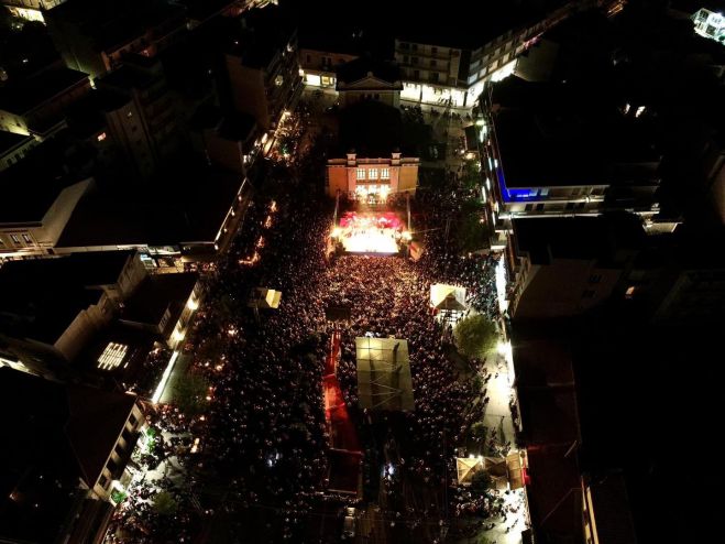 &Eta; &pi;&alpha;&nu;&omicron;&rho;&alpha;&mu;&iota;&kappa;ή &phi;&omega;&tau;&omicron;&gamma;&rho;&alpha;&phi;ί&alpha; &mu;&epsilon; &tau;&eta;&nu; &alpha;&sigma;&phi;&upsilon;&kappa;&tau;&iota;&kappa;ά &gamma;&epsilon;&mu;ά&tau;&eta; "&Pi;&epsilon;&tau;&rho;&iota;&nu;&omicron;ύ" &kappa;&alpha;&iota; &tau;&omicron; "&epsilon;&upsilon;&chi;&alpha;&rho;&iota;&sigma;&tau;ώ" &tau;&omicron;&upsilon; &Kappa;ώ&sigma;&tau;&alpha; &Tau;&zeta;&iota;&omicron;ύ&mu;&eta;!