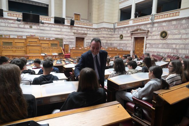 Μαθητές του 2ου Πρότυπου ΓΕΛ Τρίπολης στη Βουλή των Ελλήνων - Υποδοχή από τον Κώστα Βλάση