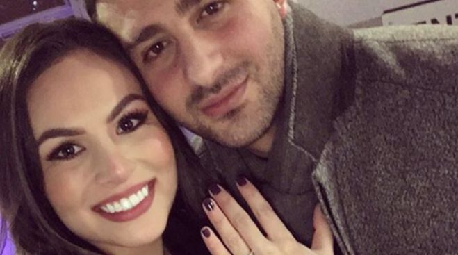 &Epsilon;&lambda;&epsilon;ά&nu;&nu;&alpha; &Lambda;&iota;&beta;&alpha;&delta;&epsilon;ί&tau;&eta;: &Eta; &pi;&rho;ώ&eta;&nu; &Mu;&iota;&sigmaf; &Kappa;&omicron;&lambda;&omicron;&rho;ά&nu;&tau;&omicron; &pi;&alpha;&nu;&tau;&rho;&epsilon;ύ&epsilon;&tau;&alpha;&iota; &sigma;&tau;&omicron; A&rho;&gamma;&omicron;&sigmaf;