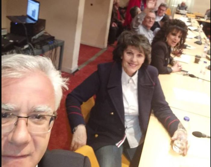 Selfie &sigma;&tau;&omicron; &Delta;&eta;&mu;&omicron;&tau;&iota;&kappa;ό &Sigma;&upsilon;&mu;&beta;&omicron;ύ&lambda;&iota;&omicron; ... &pi;&epsilon;&rho;&iota;&mu;έ&nu;&omicron;&nu;&tau;&alpha;&sigmaf; &tau;&omicron;&nu; &Delta;&rho;&alpha;&gamma;&alpha;&sigma;ά&kappa;&eta;!