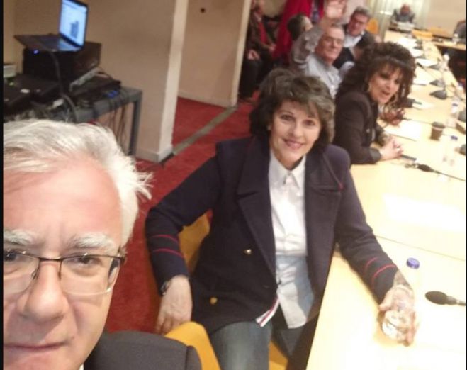 Selfie &sigma;&tau;&omicron; &Delta;&eta;&mu;&omicron;&tau;&iota;&kappa;ό &Sigma;&upsilon;&mu;&beta;&omicron;ύ&lambda;&iota;&omicron; ... &pi;&epsilon;&rho;&iota;&mu;έ&nu;&omicron;&nu;&tau;&alpha;&sigmaf; &tau;&omicron;&nu; &Delta;&rho;&alpha;&gamma;&alpha;&sigma;ά&kappa;&eta;!