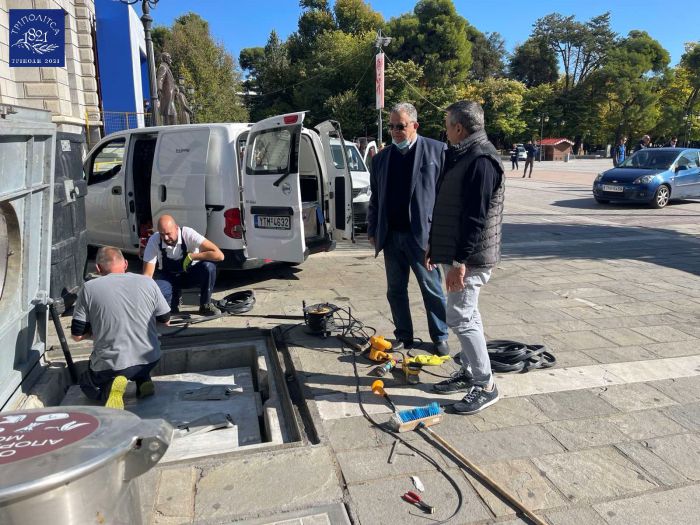 &Kappa;&alpha;&theta;&alpha;&rho;ί&sigma;&tau;&eta;&kappa;&alpha;&nu; &omicron;&iota; &upsilon;&pi;ό&gamma;&epsilon;&iota;&omicron;&iota; &kappa;ά&delta;&omicron;&iota; &sigma;&tau;&eta;&nu; &Tau;&rho;ί&pi;&omicron;&lambda;&eta; | &Tau;&zeta;&iota;&omicron;ύ&mu;&eta;&sigmaf;: &laquo;&Kappa;&alpha;&theta;&alpha;&rho;ή &pi;ό&lambda;&eta;, &kappa;&alpha;&theta;&alpha;&rho;ά &chi;&omega;&rho;&iota;ά&raquo;