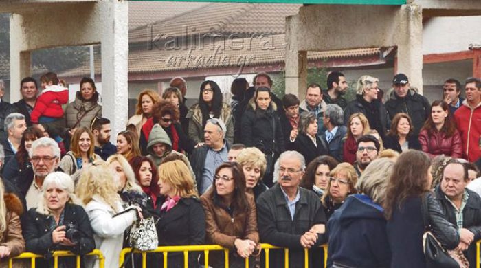 Έλληνες γονείς σε ορκωμοσία νεοσυλλέκτων στην Τρίπολη …