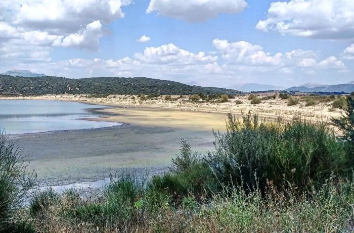 Περιφέρεια Πελοποννήσου | Θα υποβάλλει πρόταση για να χρηματοδοτηθούν μελέτες εκτίμησης τρωτότητας και ανθεκτικότητας του ταμιευτήρα της Τάκας