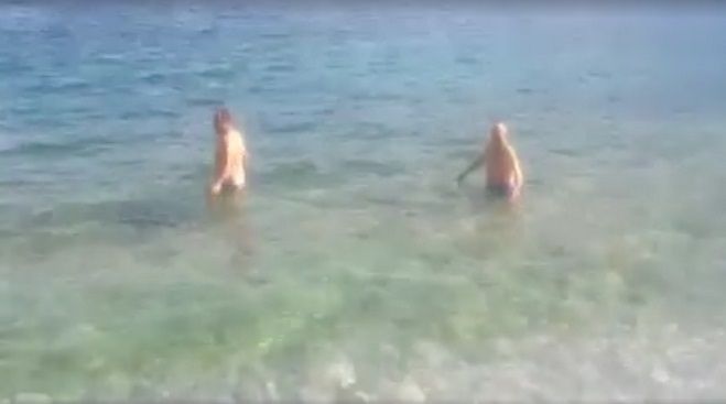 Άρχισαν τα μπάνια στο Αρκαδικό Χωριό! (vd)