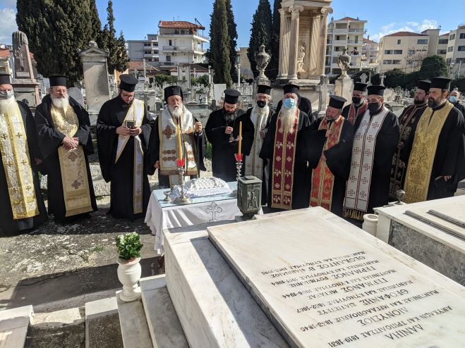 &Mu;&nu;&eta;&mu;ό&sigma;&upsilon;&nu;&omicron; &Alpha;&rho;&chi;&iota;&epsilon;&rho;έ&omega;&nu; &sigma;&tau;&eta;&nu; &Tau;&rho;ί&pi;&omicron;&lambda;&eta; (&epsilon;&iota;&kappa;ό&nu;&epsilon;&sigmaf;)