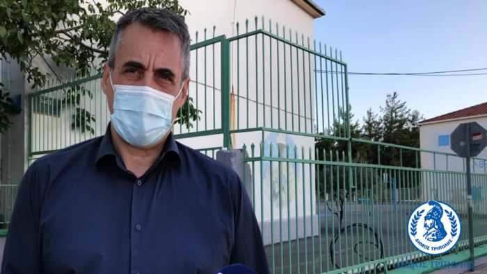 Στο 3ο Δημοτικό Σχολείο ο Κώστας Τζιούμης: "«Στηρίζουμε τα σχολεία μας, επαινούμε κάθε δράση εθελοντισμού» (vd)