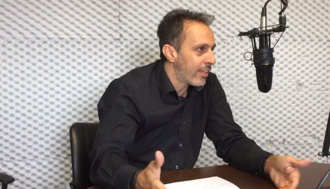 &Mu;&pi;&omicron;&upsilon;&rho;&tau;&sigma;&omicron;&upsilon;&kappa;&lambda;ή&sigmaf;: &laquo;&Delta;&epsilon;&nu; &xi;έ&rho;&omega; &alpha;&nu; &omicron; &Beta;&rho;&epsilon;&tau;&tau;ό&sigmaf; &epsilon;ί&nu;&alpha;&iota; &tau;&rho;&alpha;&gamma;&omicron;&upsilon;&delta;&iota;&sigma;&tau;ή&sigmaf; ή &pi;&alpha;&rho;&omicron;&upsilon;&sigma;&iota;&alpha;&sigma;&tau;ή&sigmaf;. 37.000 &epsilon;ί&nu;&alpha;&iota; &pi;&omicron;&lambda;&lambda;ά &gamma;&iota;&alpha; έ&nu;&alpha;&nu; &tau;&rho;&iota;&tau;&omicron;&delta;&epsilon;ύ&tau;&epsilon;&rho;&omicron; &kappa;&alpha;&lambda;&lambda;&iota;&tau;έ&chi;&nu;&eta; &mu;&epsilon; play back&raquo;