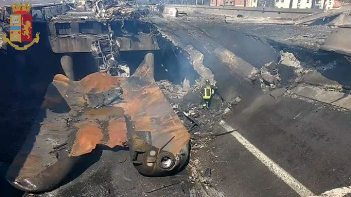 Μπολόνια | Η ώρα της τρομακτικής σύγκρουσης του βυτιοφόρου με νταλίκα (vd)