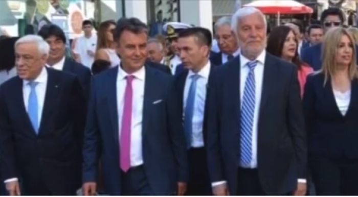 &Rho;&omicron;&upsilon;&mu;&epsilon;&lambda;&iota;ώ&tau;&eta;&sigmaf;: "&Nu;&iota;ώ&theta;&omega; &tau;&iota;&mu;ή &pi;&omicron;&upsilon; &alpha;&nu;ή&kappa;&omega; &sigma; &alpha;&upsilon;&tau;ή &tau;&eta;&nu; &omicron;&mu;ά&delta;&alpha; &pi;&omicron;&upsilon; &delta;&epsilon;&nu; &kappa;&iota;&omicron;&tau;έ&psi;&alpha;&mu;&epsilon;, &alpha;&kappa;ό&mu;&alpha; &kappa;&iota; ό&tau;&alpha;&nu; &delta;&epsilon;&chi;&tau;ή&kappa;&alpha;&mu;&epsilon; &tau;ό&nu;&omicron;&upsilon;&sigmaf; &lambda;ά&sigma;&pi;&eta;&sigmaf; &kappa;&alpha;&iota; ύ&beta;&rho;&epsilon;&omega;&nu;"