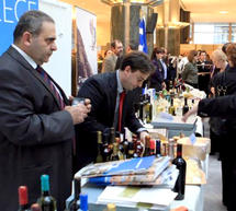 &Sigma;&tau;&omicron; &Epsilon;&upsilon;&rho;&omega;&pi;&alpha;ϊ&kappa;ό &Kappa;&omicron;&iota;&nu;&omicron;&beta;&omicron;ύ&lambda;&iota;&omicron; &pi;&alpha;&rho;&omicron;&upsilon;&sigma;&iota;ά&sigma;&tau;&eta;&kappa;&alpha;&nu; &tau;&alpha; &Alpha;&rho;&kappa;&alpha;&delta;&iota;&kappa;ά &Pi;&rho;&omicron;ϊό&nu;&tau;&alpha;!