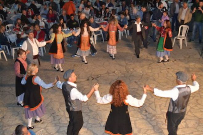 Γλέντι μέχρι το πρωί στον Πλάτανο Κυνουρίας (vd)
