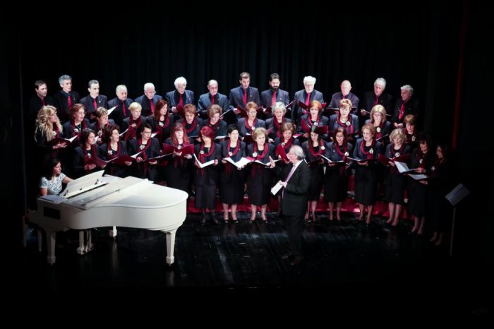 &Eta; &Chi;&omicron;&rho;&omega;&delta;ί&alpha; &Tau;&rho;ί&pi;&omicron;&lambda;&eta;&sigmaf; &laquo;&alpha;&nu;&epsilon;&beta;&alpha;ί&nu;&epsilon;&iota;&raquo; &sigma;&tau;&eta; &Theta;&epsilon;&sigma;&sigma;&alpha;&lambda;&omicron;&nu;ί&kappa;&eta; &kappa;&alpha;&iota; &hellip;