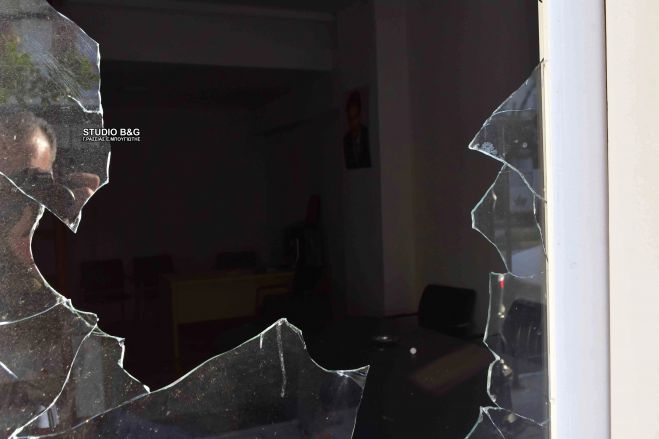 Έσπασαν ξανά τα γραφεία της Νέας Δημοκρατίας στο Ναύπλιο! (εικόνες)