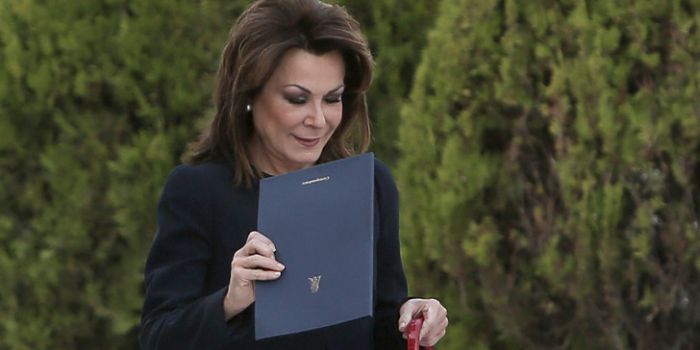 &Delta;&epsilon;&nu; έ&rho;&chi;&epsilon;&tau;&alpha;&iota; &sigma;&tau;&eta;&nu; &Tau;&rho;ί&pi;&omicron;&lambda;&eta; &eta; &Gamma;&iota;ά&nu;&nu;&alpha; &Alpha;&gamma;&gamma;&epsilon;&lambda;&omicron;&pi;&omicron;ύ&lambda;&omicron;&upsilon;!