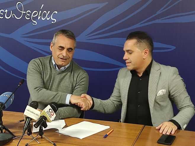 &Omicron; &Delta;ή&mu;&omicron;&sigmaf; &Tau;&rho;ί&pi;&omicron;&lambda;&eta;&sigmaf; &sigma;&tau;&eta;&rho;ί&zeta;&epsilon;&iota; &pi;&epsilon;&rho;&iota;&sigma;&sigma;ό&tau;&epsilon;&rho;&omicron;&upsilon;&sigmaf; &alpha;&pi;ό 1000 &epsilon;&upsilon;ά&lambda;&omega;&tau;&omicron;&upsilon;&sigmaf; &delta;&eta;&mu;ό&tau;&epsilon;&sigmaf;! (vd)