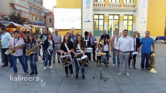 "Shock Price" | Ο μουσικός ... περίπατος της Φιλαρμονικής σε ήχους ... Despacito! (vd)
