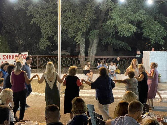 &Pi;&alpha;&rho;ά&delta;&omicron;&sigma;&eta; &pi;&omicron;&upsilon; "&kappa;&rho;&alpha;&tau;ά" &pi;&rho;&iota;&nu; &alpha;&pi;ό &tau;&omicron; 1940 &delta;&iota;&alpha;&tau;&eta;&rho;ή&theta;&eta;&kappa;&epsilon; &sigma;&tau;&eta;&nu; &Alpha;&lambda;έ&alpha; &Tau;&epsilon;&gamma;έ&alpha;&sigmaf;! (&epsilon;&iota;&kappa;ό&nu;&epsilon;&sigmaf;)