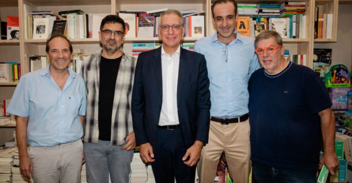 Bookmarkers: &Eta; &nu;έ&alpha; &pi;&rho;&omega;&tau;&omicron;&beta;&omicron;&upsilon;&lambda;ί&alpha; &Delta;&eta;&mu;&eta;&tau;&rho;&iota;ά&delta;&eta; &pi;&omicron;&upsilon; &beta;ά&zeta;&epsilon;&iota; &tau;&omicron; &beta;&iota;&beta;&lambda;ί&omicron; &sigma;&tau;&eta; &zeta;&omega;ή &mu;&alpha;&sigmaf;