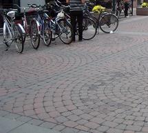 &Kappa;&omicron;&lambda;&omega;&nu;ά&kappa;&iota;&alpha; &kappa;&alpha;&iota; &kappa;ά&gamma;&kappa;&epsilon;&lambda;&alpha; &sigma;&tau;&omicron;&nu; &laquo;&pi;&epsilon;&zeta;ό&delta;&rho;&omicron;&mu;&omicron; &Delta;&epsilon;&lambda;&eta;&gamma;&iota;ά&nu;&nu;&eta;&raquo;! (vd)