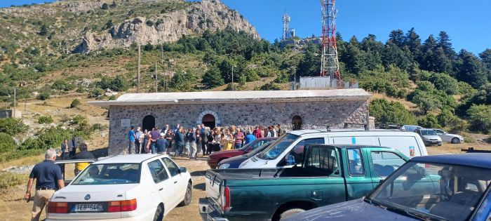 &Gamma;&iota;ό&rho;&tau;&alpha;&sigma;&epsilon; &tau;&omicron; &epsilon;&xi;&omega;&kappa;&lambda;ή&sigma;&iota; &tau;&omicron;&upsilon; &Pi;&rho;&omicron;&phi;ή&tau;&eta; &Eta;&lambda;ί&alpha; &sigma;&tau;&eta;&nu; &Kappa;&alpha;&nu;&delta;ή&lambda;&alpha; (&epsilon;&iota;&kappa;ό&nu;&epsilon;&sigmaf;)