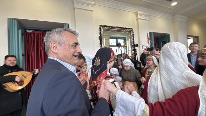 &Mu;&epsilon;&lambda;&omega;&delta;ί&epsilon;&sigmaf;, &kappa;ά&lambda;&alpha;&nu;&tau;&alpha; &kappa;&alpha;&iota; &gamma;&iota;&omicron;&rho;&tau;&iota;&nu;έ&sigmaf; &epsilon;&upsilon;&chi;έ&sigmaf; &gamma;έ&mu;&iota;&sigma;&alpha;&nu; &tau;&eta;&nu; &Tau;&rho;ί&pi;&omicron;&lambda;&eta; (&epsilon;&iota;&kappa;ό&nu;&epsilon;&sigmaf; - &beta;ί&nu;&tau;&epsilon;&omicron;)