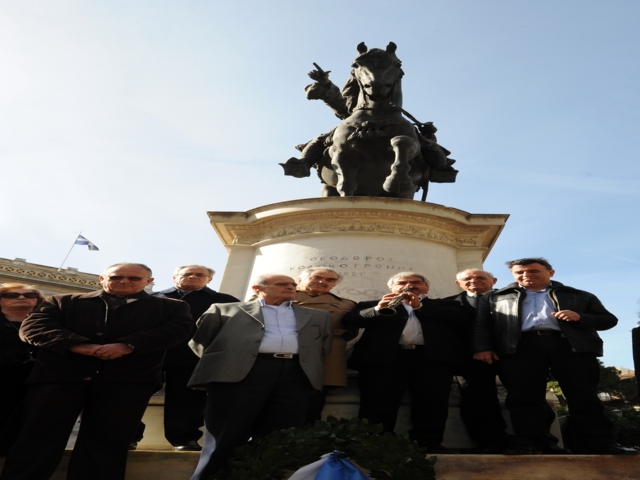 &Mu;&nu;&eta;&mu;ό&sigma;&upsilon;&nu;&omicron; &tau;&omicron;&upsilon; &Epsilon;&lambda;&epsilon;&upsilon;&theta;&epsilon;&rho;&omega;&tau;ή &tau;&omicron;&upsilon; &Gamma;έ&nu;&omicron;&upsilon;&sigmaf; &mu;&alpha;&sigmaf; &Theta;&epsilon;&omicron;&delta;ώ&rho;&omicron;&upsilon; &Kappa;&omicron;&lambda;&omicron;&kappa;&omicron;&tau;&rho;ώ&nu;&eta; &alpha;&pi;ό &tau;&eta;&nu; &Pi;&alpha;&gamma;&gamma;&omicron;&rho;&tau;&upsilon;&nu;&iota;&alpha;&kappa;ή (&epsilon;&iota;&kappa;ό&nu;&epsilon;&sigmaf;)