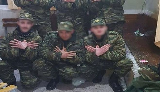 &Kappa;&alpha;&mu;&mu;έ&nu;&omicron;&sigmaf; &gamma;&iota;&alpha; &tau;&omicron;&upsilon;&sigmaf; &sigma;&tau;&rho;&alpha;&tau;&iota;ώ&tau;&epsilon;&sigmaf; &mu;&epsilon; &tau;&omicron;&nu; &alpha;&lambda;&beta;&alpha;&nu;&iota;&kappa;ό &alpha;&epsilon;&tau;ό: &laquo;&Sigma;&tau;&eta;&nu; &pi;&alpha;&tau;&rho;ί&delta;&alpha; &tau;&omicron;&upsilon; ό&pi;&omicron;&iota;&omicron;&sigmaf; &delta;&epsilon;&nu; &alpha;&iota;&sigma;&theta;ά&nu;&epsilon;&tau;&alpha;&iota; Έ&lambda;&lambda;&eta;&nu;&alpha;&sigmaf;&raquo; (vd)