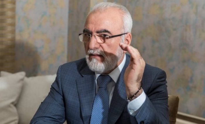 &Sigma;&tau;&alpha; &chi;έ&rho;&iota;&alpha; &tau;&omicron;&upsilon; &Iota;&beta;ά&nu; &Sigma;&alpha;&beta;&beta;ί&delta;&eta; έ&tau;&omicron;&iota;&mu;&omicron; &nu;&alpha; &pi;&epsilon;&rho;ά&sigma;&epsilon;&iota; &tau;&omicron; &kappa;&alpha;&nu;ά&lambda;&iota; &laquo;&Epsilon;&raquo;!