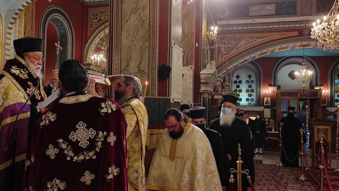 &Tau;&rho;ί&pi;&omicron;&lambda;&eta; | &Omicron; &Epsilon;&sigma;&pi;&epsilon;&rho;&iota;&nu;ό&sigmaf; &tau;&eta;&sigmaf; &epsilon;&omicron;&rho;&tau;ή&sigmaf; &tau;&omega;&nu; &Chi;&rho;&iota;&sigma;&tau;&omicron;&upsilon;&gamma;έ&nu;&nu;&omega;&nu; &sigma;&tau;&omicron;&nu; &Mu;&eta;&tau;&rho;&omicron;&pi;&omicron;&lambda;&iota;&tau;&iota;&kappa;ό &Nu;&alpha;ό (&epsilon;&iota;&kappa;ό&nu;&epsilon;&sigmaf;)