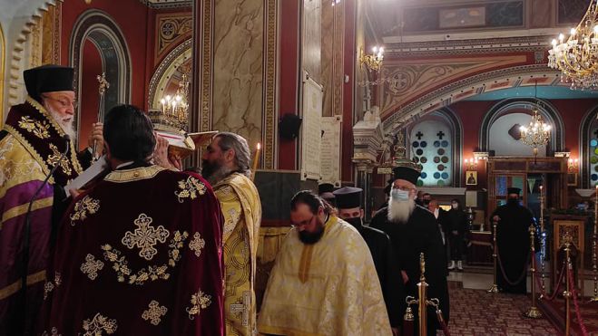 &Tau;&rho;ί&pi;&omicron;&lambda;&eta; | &Omicron; &Epsilon;&sigma;&pi;&epsilon;&rho;&iota;&nu;ό&sigmaf; &tau;&eta;&sigmaf; &epsilon;&omicron;&rho;&tau;ή&sigmaf; &tau;&omega;&nu; &Chi;&rho;&iota;&sigma;&tau;&omicron;&upsilon;&gamma;έ&nu;&nu;&omega;&nu; &sigma;&tau;&omicron;&nu; &Mu;&eta;&tau;&rho;&omicron;&pi;&omicron;&lambda;&iota;&tau;&iota;&kappa;ό &Nu;&alpha;ό (&epsilon;&iota;&kappa;ό&nu;&epsilon;&sigmaf;)