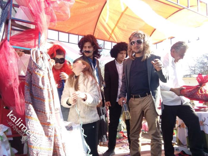 &Tau;&omicron; &kappa;&alpha;&rho;&nu;&alpha;&beta;ά&lambda;&iota; &sigma;&tau;&omicron; &Kappa;&alpha;&kappa;&omicron;ύ&rho;&iota; &mu;έ&sigma;&alpha; &alpha;&pi;ό &beta;ί&nu;&tau;&epsilon;&omicron;! (vd)