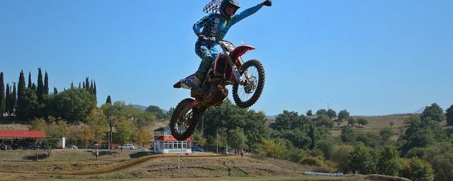 &Omicron; 3&omicron;&sigmaf; &alpha;&gamma;ώ&nu;&alpha;&sigmaf; &Pi;&rho;&omega;&tau;&alpha;&theta;&lambda;ή&mu;&alpha;&tau;&omicron;&sigmaf; Motocross &Nu;&omicron;&tau;ί&omicron;&upsilon; &Epsilon;&lambda;&lambda;ά&delta;&omicron;&sigmaf; &sigma;&tau;&eta; &Mu;&epsilon;&gamma;&alpha;&lambda;ό&pi;&omicron;&lambda;&eta; (&epsilon;&iota;&kappa;ό&nu;&epsilon;&sigmaf; - &alpha;&pi;&omicron;&tau;&epsilon;&lambda;έ&sigma;&mu;&alpha;&tau;&alpha;)