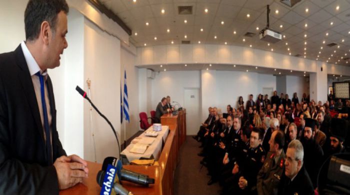 &Alpha;&pi;&omicron;&kappa;&epsilon;&nu;&tau;&rho;&omega;&mu;έ&nu;&eta;: &laquo;&Pi;ή&rho;&alpha;&mu;&epsilon; &tau;&eta;&nu; &alpha;&pi;ό&phi;&alpha;&sigma;&eta; &gamma;&iota;&alpha; &tau;&eta;&nu; ά&mu;&epsilon;&sigma;&eta; &epsilon;&kappa;&tau;ό&nu;&omega;&sigma;&eta; &tau;&omicron;&upsilon; &epsilon;&kappa;&rho;&eta;&kappa;&tau;&iota;&kappa;&omicron;ύ &pi;&rho;&omicron;&beta;&lambda;ή&mu;&alpha;&tau;&omicron;&sigmaf; &sigma;&tau;&eta;&nu; &Tau;&rho;ί&pi;&omicron;&lambda;&eta;&raquo;