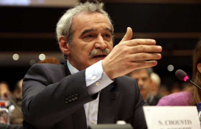Ο Γορτύνιος Χουντής στην Ολομέλεια του Ευρωκοινοβουλίου: «Κανένα σπίτι στα χέρια τραπεζίτη»! (vd)