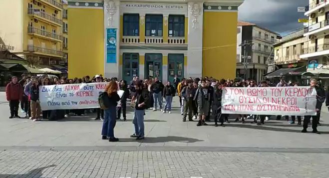 &Sigma;&tau;&omicron;&upsilon;&sigmaf; &delta;&rho;ό&mu;&omicron;&upsilon;&sigmaf; &mu;&alpha;&theta;&eta;&tau;έ&sigmaf; &kappa;&alpha;&iota; &phi;&omicron;&iota;&tau;&eta;&tau;έ&sigmaf; &tau;&eta;&sigmaf; &Tau;&rho;ί&pi;&omicron;&lambda;&eta;&sigmaf;: "&Theta;&alpha; &gamma;ί&nu;&omicron;&upsilon;&mu;&epsilon; &eta; &phi;&omega;&nu;ή &tau;&omega;&nu; &nu;&epsilon;&kappa;&rho;ώ&nu;" (vd)