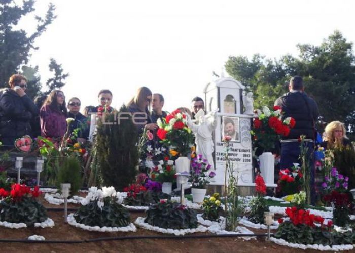 Παντελίδης: Η οικογένειά του στο σημείο που σκοτώθηκε - Το τρισάγιο για τη &quot;μαύρη&quot; επέτειο (vd)