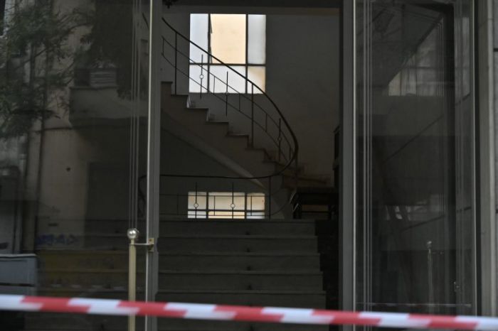 &Delta;&omicron;&lambda;&omicron;&phi;&omicron;&nu;ί&alpha; &Sigma;&tau;&alpha;ύ&rho;&omicron;&upsilon; &Gamma;&epsilon;&omega;&rho;&gamma;ί&omicron;&upsilon;: &Sigma;&tau;&alpha; &chi;έ&rho;&iota;&alpha; &tau;&eta;&sigmaf; &Epsilon;&Lambda;.&Alpha;&Sigma;. &omicron; &kappa;&alpha;&theta;&rsquo; &omicron;&mu;&omicron;&lambda;&omicron;&gamma;ί&alpha;&nu; &Alpha;&iota;&gamma;ύ&pi;&tau;&iota;&omicron;&sigmaf; &delta;&rho;ά&sigma;&tau;&eta;&sigmaf;