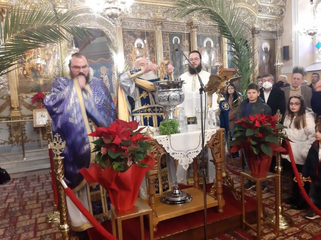 &Eta; &epsilon;&omicron;&rho;&tau;ή &tau;&omega;&nu; &Theta;&epsilon;&omicron;&phi;&alpha;&nu;ί&omega;&nu; &sigma;&tau;&omicron; &Nu;&alpha;ό &Alpha;&gamma;ί&omicron;&upsilon; &Delta;&eta;&mu;&eta;&tau;&rho;ί&omicron;&upsilon; &Tau;&rho;ί&pi;&omicron;&lambda;&eta;&sigmaf; (&epsilon;&iota;&kappa;ό&nu;&epsilon;&sigmaf;)