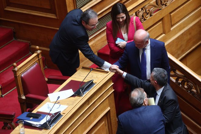 &Beta;&omicron;&upsilon;&lambda;ή | &Psi;&eta;&phi;ί&sigma;&tau;&eta;&kappa;&epsilon; &alpha;&pi;ό &tau;&eta;&nu; &Omicron;&lambda;&omicron;&mu;έ&lambda;&epsilon;&iota;&alpha; &omicron; &nu;έ&omicron;&sigmaf; &delta;&iota;&kappa;&alpha;&sigma;&tau;&iota;&kappa;ό&sigmaf; &chi;ά&rho;&tau;&eta;&sigmaf;