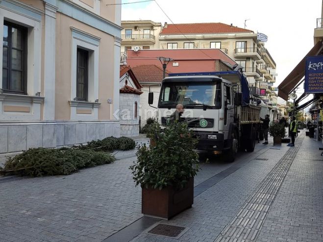 &Chi;&rho;&iota;&sigma;&tau;&omicron;&upsilon;&gamma;&epsilon;&nu;&nu;&iota;ά&tau;&iota;&kappa;&alpha; &delta;έ&nu;&delta;&rho;&alpha; &sigma;&tau;&eta;&nu; &Tau;&rho;ί&pi;&omicron;&lambda;&eta;! (vd)