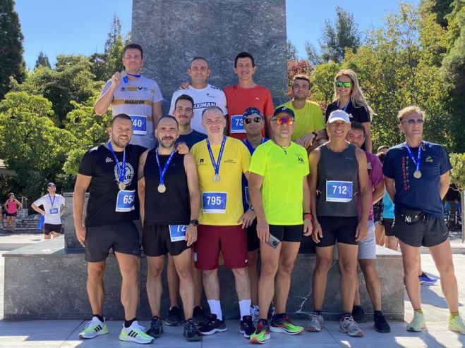 &Mu;&epsilon;&gamma;ά&lambda;&eta; &sigma;&upsilon;&mu;&mu;&epsilon;&tau;&omicron;&chi;ή &sigma;&tau;&omicron;&nu; 23&omicron;&nbsp;&Kappa;&omicron;&lambda;&omicron;&kappa;&omicron;&tau;&rho;ώ&nu;&epsilon;&iota;&omicron; &delta;&rho;ό&mu;&omicron; - &Tau;&alpha; &tau;&epsilon;&lambda;&iota;&kappa;ά &alpha;&pi;&omicron;&tau;&epsilon;&lambda;έ&sigma;&mu;&alpha;&tau;&alpha; (&epsilon;&iota;&kappa;ό&nu;&epsilon;&sigmaf;)