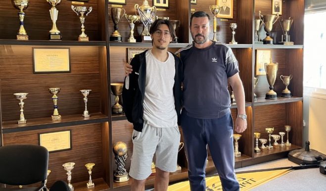 &Tau;&omicron;&nu; &Gamma;&iota;ά&nu;&nu;&eta; &Pi;&omicron;&upsilon;&lambda;ά &alpha;&nu;&alpha;&kappa;&omicron;ί&nu;&omega;&sigma;&epsilon; &eta; &Alpha;&Epsilon;&Kappa; &Tau;&rho;ί&pi;&omicron;&lambda;&eta;&sigmaf;