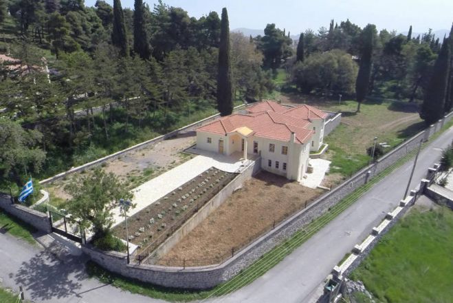 &Eta; &kappa;&alpha;&lambda;&omicron;&kappa;&alpha;&iota;&rho;&iota;&nu;ή &gamma;&iota;&omicron;&rho;&tau;ή &tau;&omicron;&upsilon; &Pi;&alpha;&iota;&delta;&iota;&kappa;&omicron;ύ &Sigma;&tau;&alpha;&theta;&mu;&omicron;ύ &tau;&eta;&sigmaf; &Mu;&eta;&tau;&rho;ό&pi;&omicron;&lambda;&eta;&sigmaf; &Mu;&alpha;&nu;&tau;&iota;&nu;&epsilon;ί&alpha;&sigmaf; &kappa;&alpha;&iota; &Kappa;&upsilon;&nu;&omicron;&upsilon;&rho;ί&alpha;&sigmaf;