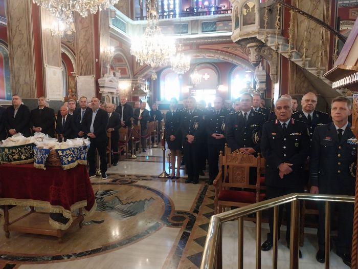 &Omicron; &epsilon;&omicron;&rho;&tau;&alpha;&sigma;&mu;ό&sigmaf; &tau;&eta;&sigmaf; &laquo;&Eta;&mu;έ&rho;&alpha;&sigmaf; &tau;&eta;&sigmaf; &Alpha;&sigma;&tau;&upsilon;&nu;&omicron;&mu;ί&alpha;&sigmaf;&raquo; &kappa;&alpha;&iota; &tau;&omicron;&upsilon; &Alpha;&gamma;ί&omicron;&upsilon; &Alpha;&rho;&tau;&epsilon;&mu;ί&omicron;&upsilon; &sigma;&tau;&eta;&nu; &Tau;&rho;ί&pi;&omicron;&lambda;&eta;