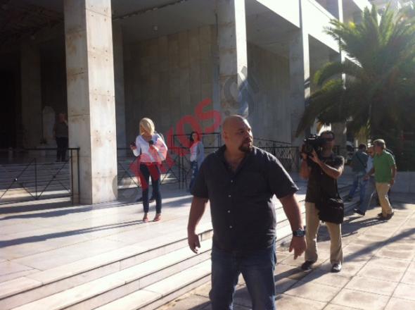 Μόνος του πήγε στην Αστυνομία ο Παναγιώταρος – «Ντροπή τους»! (vd)