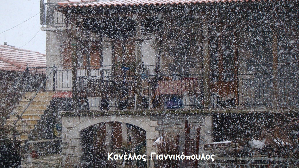 Πολύ χιόνι έπεσε στα Λαγκάδια της Γορτυνίας (εικόνες και βίντεο)